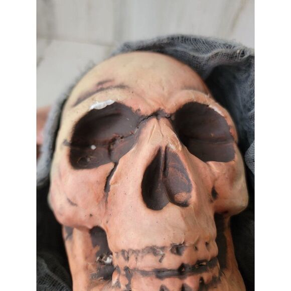 Styrofoam AS IS grim reaper hanging head skeleton red Halloween prop decor - Picture 11 of 16